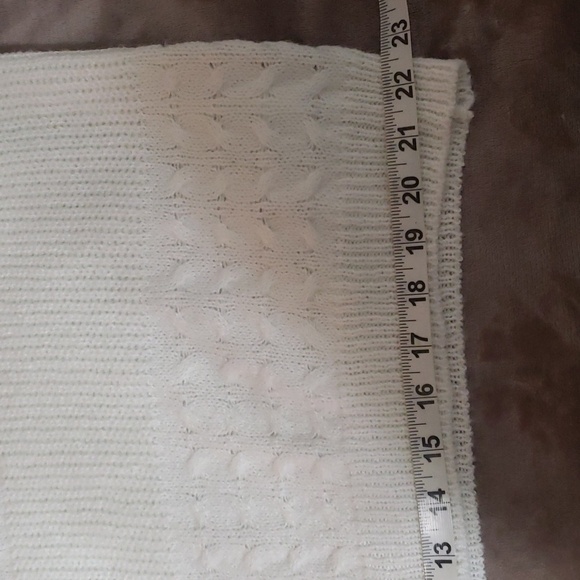 Cozy Casual. NWT. White Knit Sweater Crew Neckline Mixed Pattern Knit Size 2X/3X - Picture 9 of 16
